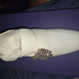Elegant White Women's Shoe with Crystal Embellishment